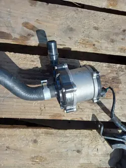 Kia OE waterpomp 36900-0EKC0 - Gebruikt