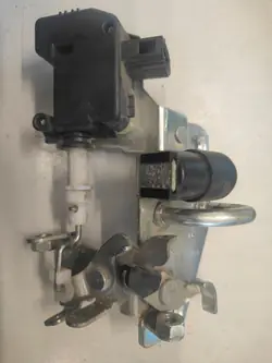 Atuador de Fecho Porta-Malas OEM DRC85699 Skoda Fabia