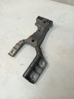 Suporte esquerdo viga dianteira Jaguar XE XF OEM