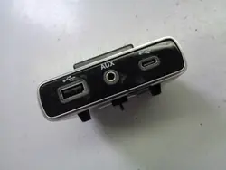 USB/AUX-aansluiting OEM 1561523850 voor Alfa Romeo Stelvio