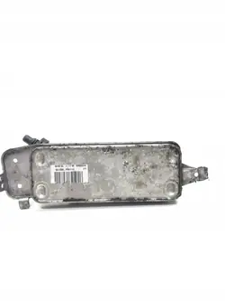 Käytetty BMW OE 17127597890 vaihteistoöljynjäähdytin