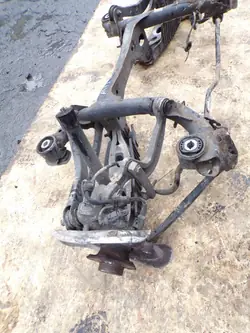 Traverse arrière Audi A4 B9 OEM - Ensemble complet