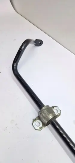 Barre stabilisatrice arrière Maserati Ghibli OEM 067000267