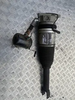 Bakre luftfjädringsstötdämpare OEM 4E0616001M