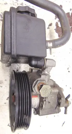 Bomba de direção assistida Mercedes-Benz