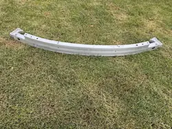 Viga delantera Tesla Model Y OEM 1487601-00-E Usado