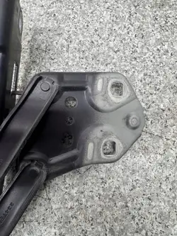 Dobradiça do Capô Esquerda OEM 31356752 Volvo XC40 2017-2024