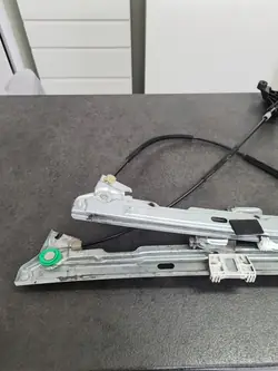 Lève-vitre Mercedes-Benz A639 720 0546