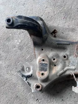 Viga suspensión delantera OEM I20 II - Hyundai OE usado