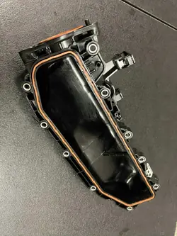 Gebrauchtes Ansaugrohr OEM 06M133268P für Audi A4
