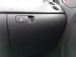 OEM MM-2502-45 Passagerarhandskfack för VW Golf Plus