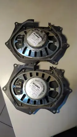 Altavoz Scania OEM 1549217 para R 420 - Usado