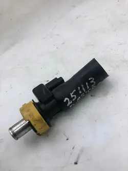 Polttoainepainetunnistin OEM 9811682480 Opel Astra L:lle
