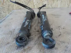 Renault Magnum 440 Cab Lift Cylinder OEM 5010224332