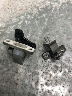 Charnière Porte Droite Avant OEM APU27584 Mercedes W205