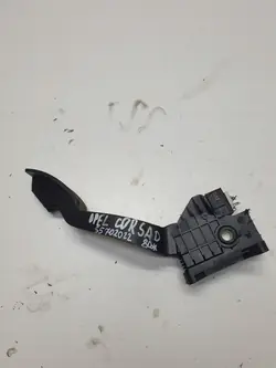 Kaasuventtiilin sijaintisensori Opel Corsa D 55702022