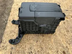 VW batterilåda med bas OEM 04- Begagnat skick