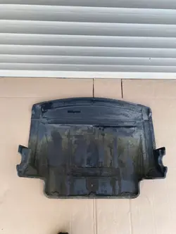 Plaque de couvercle moteur BMW 3 E46 OEM 8268344 - Occasion