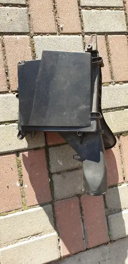 Mercedes-Benz Ilmansuodattimen kotelo