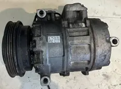 Compresseur Climatisation VW OEM 8D0260808 - Occasion