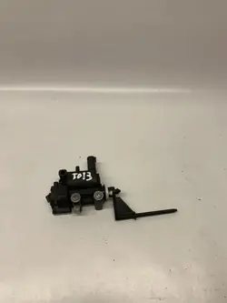 Polttoainesäiliön kansi lukolla OEM 67116985881 BMW 3 Cabriolle