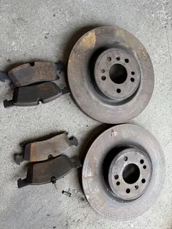 Mercedes ML W166 3.0d frambromsar skivor & klossar OEM