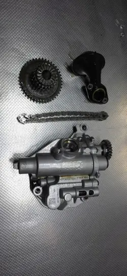 Gebrauchte Ölpumpe OEM 06H115105DF für Audi