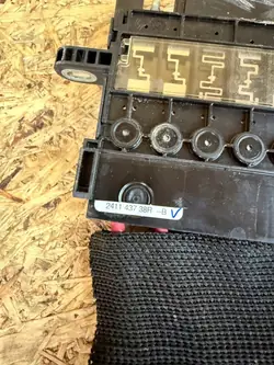 OEM 241143738R akun sulakemoduuli Renaultille
