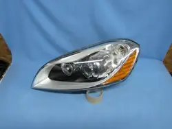 Vasen Volvo XC60 Bi-Xenon Ajovalot Ennen Facelift