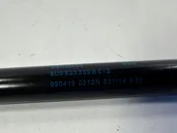 Audi Q3 8U 2012 Motorhuveaktuator OEM 8U0823359B
