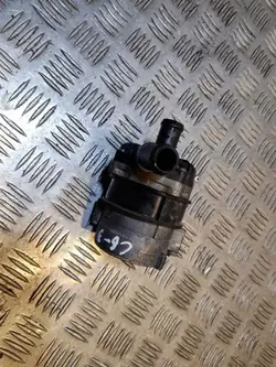 Pompe à eau Audi A6 C6 OEM 4F0965567 - Occasion