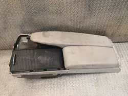 Keskikonsoli käsinoja Mercedes C W204 OEM 2046801339