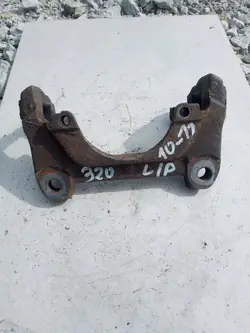 Etupuristimen kiinnike Audi A6 S6 C6 4B0615125C