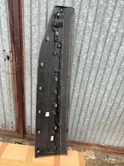 Linke Vordertürleiste OEM 87721-R23001K