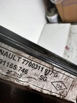 Linke Türführung OEM 7700311977 für Primastar II