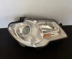 Oikea Ajovalo VW Touran Lift Käytetty