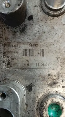 Radiador de óleo Behr 6111880501 Mercedes