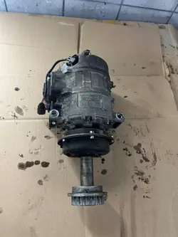 VW Touareg 5.0TDI ilmastointikompressorin pumppu OEM 447220-9030
