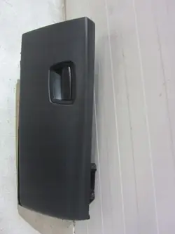 OEM 51169143941 Hansikaslokeron kansi Matkustajan Puoli Musta