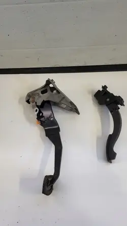 Mitsubishi ASX Pedaler - Gas & Broms OEM-set