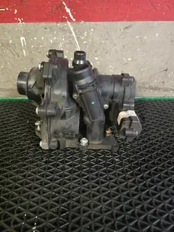 Boîtier de thermostat Audi A4 B8