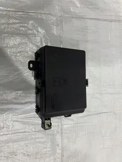 Maserati Levante sulakekotelo 670033325