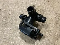 Válvula de aquecimento Mercedes-Benz OEM A0009061313 - Usado
