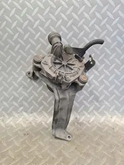 TOISSIJAINEN ILMAPUMPU OPEL INSIGNIA A 2.8 TURBO 55560133