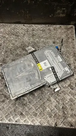 Tesla Model X 2016 Invertteri OEM 1055139-01-B
