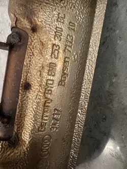 Tubo de escape Audi OEM 8W0253300BC - Usado