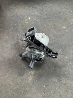 Pompe à eau Audi A6 C8 OEM 4K0965567C - Occasion