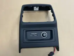 Audi USB-pistorasia OEM 5Q0035726L A4 A5 8W:lle