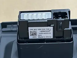 Audi USB-pistorasia OEM 5Q0035726L A4 A5 8W:lle