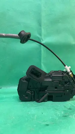 AUDI VW SKODA VÄNSTER BAKDÖRRSLÅS 5TA839015M